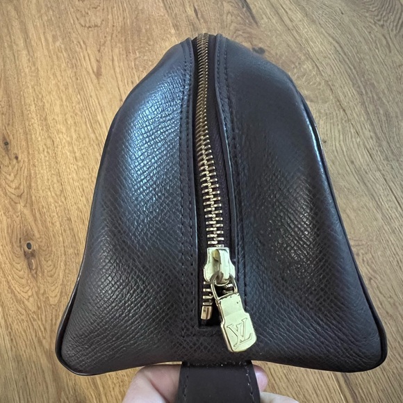 Louis Vuitton Bordeaux Taiga Bag - Picture 7 of 10